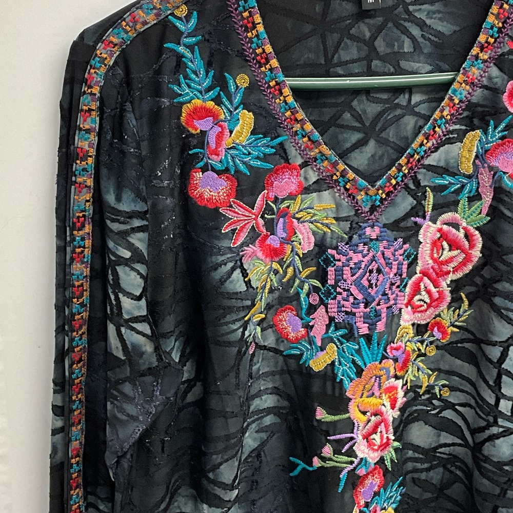 Calessa Elegant Black Tunic with Floral Embroidery - Picture 5 of 12